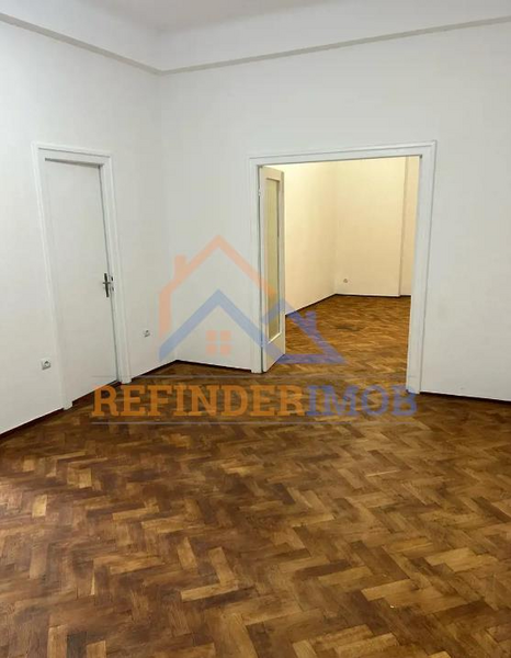 Mihail Kogalniceanu, vanzare apartament 3 camere.